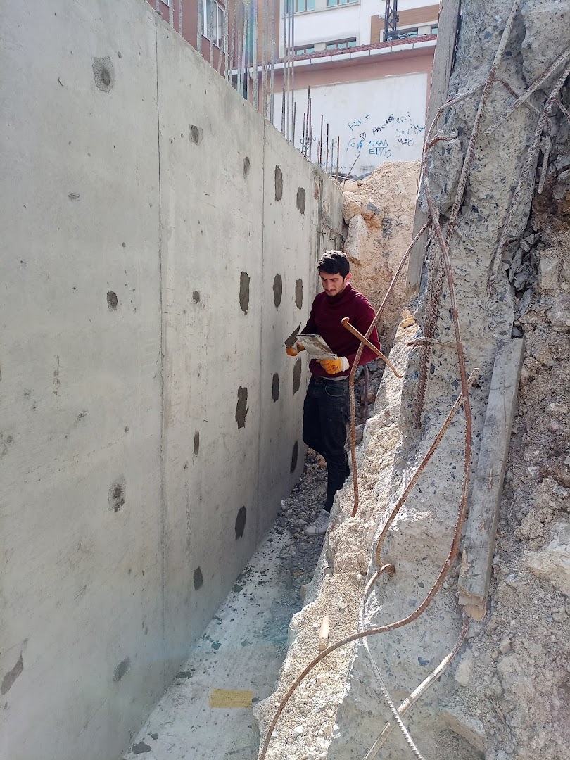 Dar beton pit alanında poliüretan enjeksiyon paker uygulaması